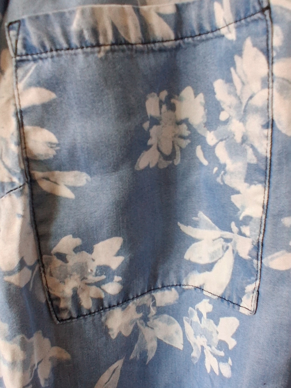 Torrid Harper Floral Challis Blouse Blue & White Size 3XL - Picture 4 of 7